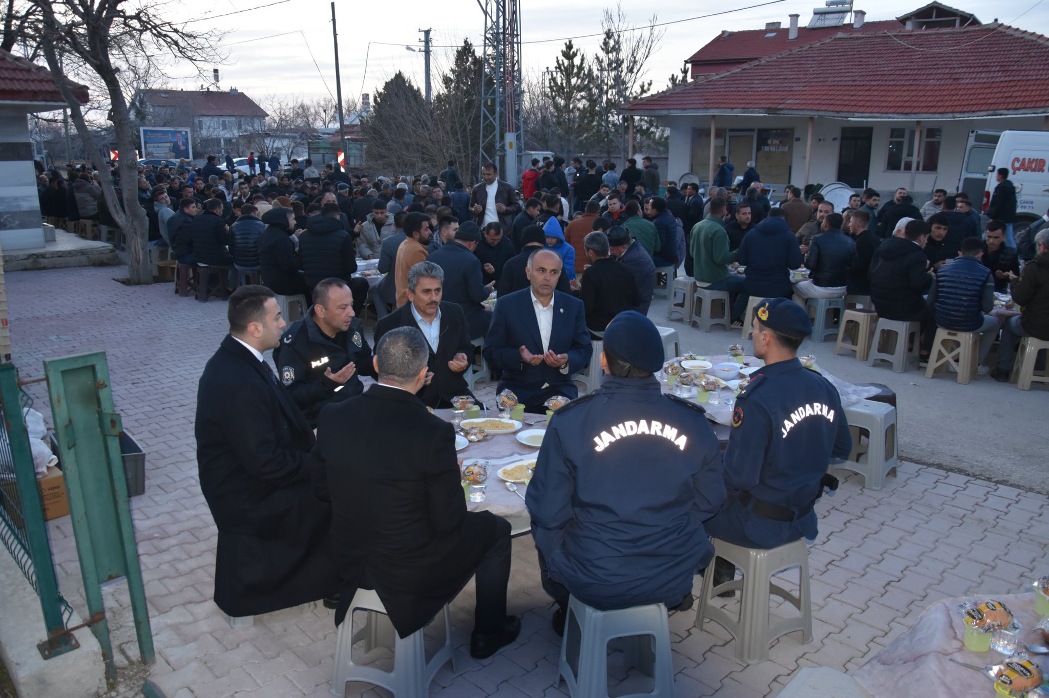 ÜRÜNLÜLÜLER GELENEKSEL İFTAR YEMEĞİNDE BULUŞTU