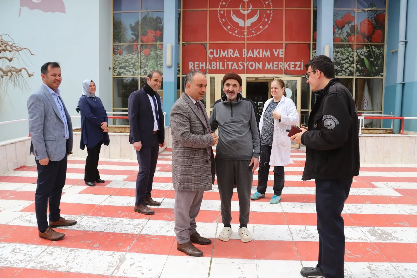 TOPAL’DAN BAKIM MERKEZİNE ZİYARET