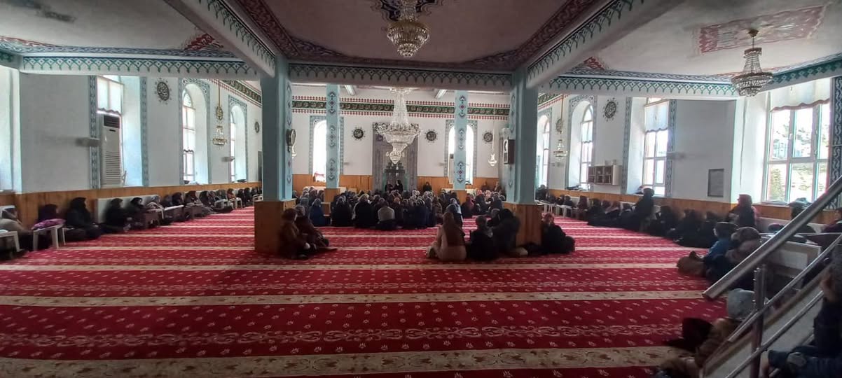 SALİHA BİLGİÇ KADINLARA KONFERANS VERDİ