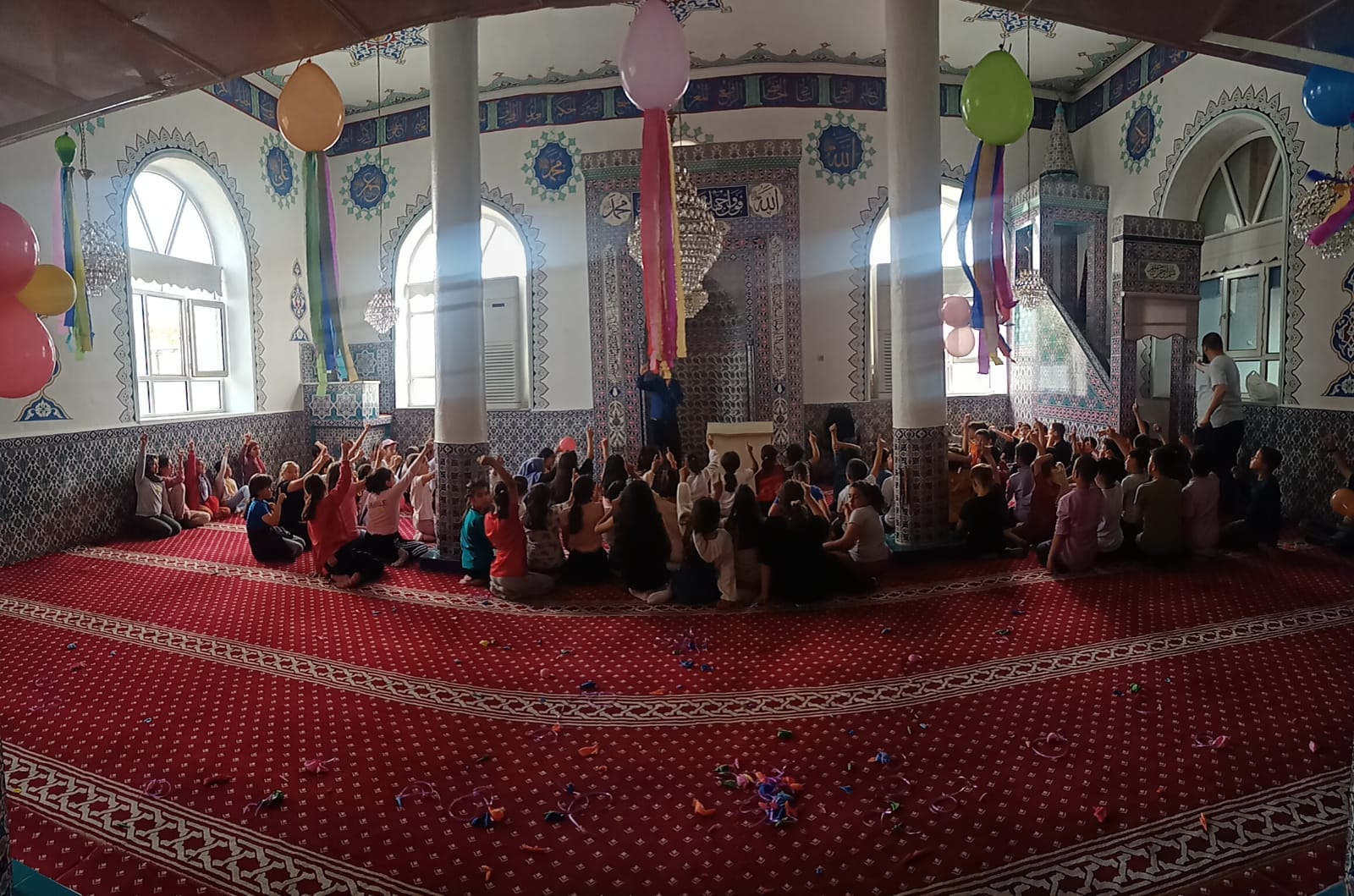 ÖĞRENCİLER CAMİDE BULUŞTU