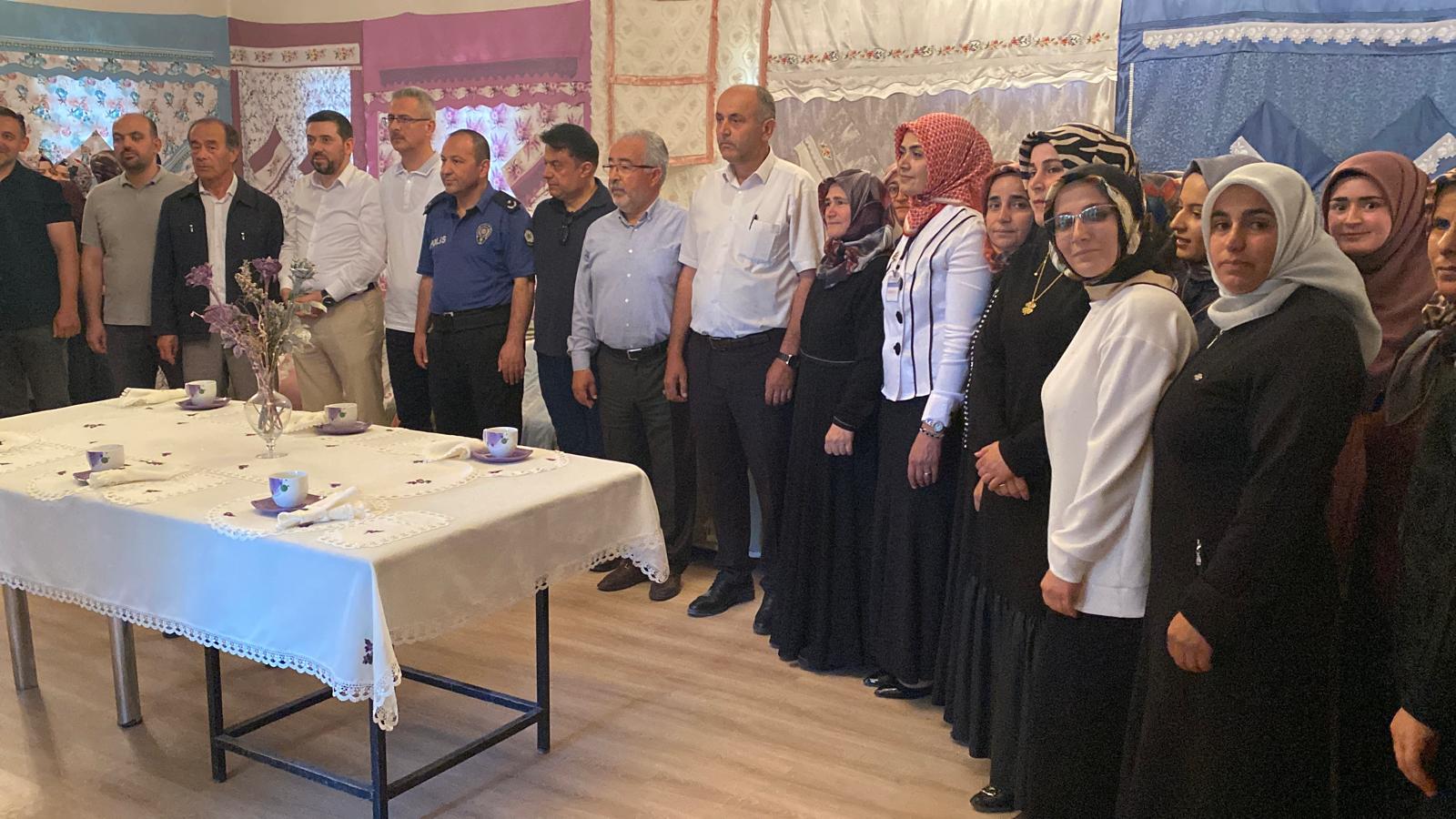 Ürünlü Mahallesi’nde Yıl Sonu Sergisi Açıldı