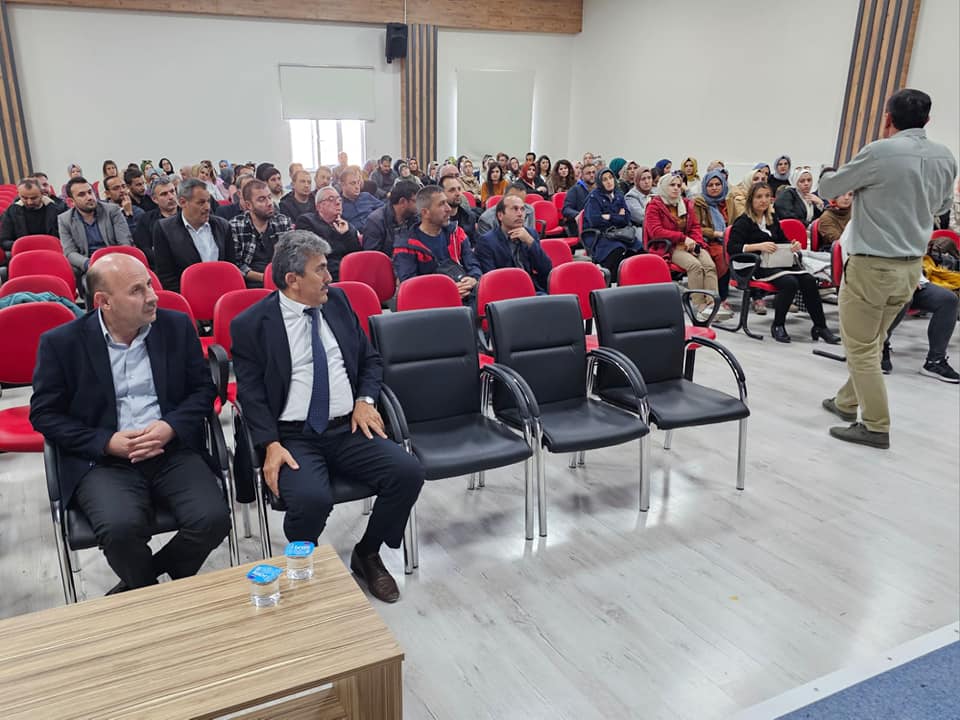 ÖĞRETMENLERE SEMİNER VERİLDİ