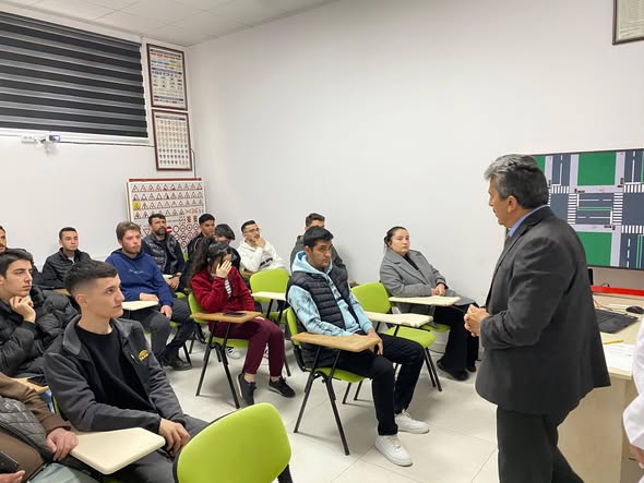 ALTUNYALDIZ KURSİYERLE BİR ARAYA GELDİ