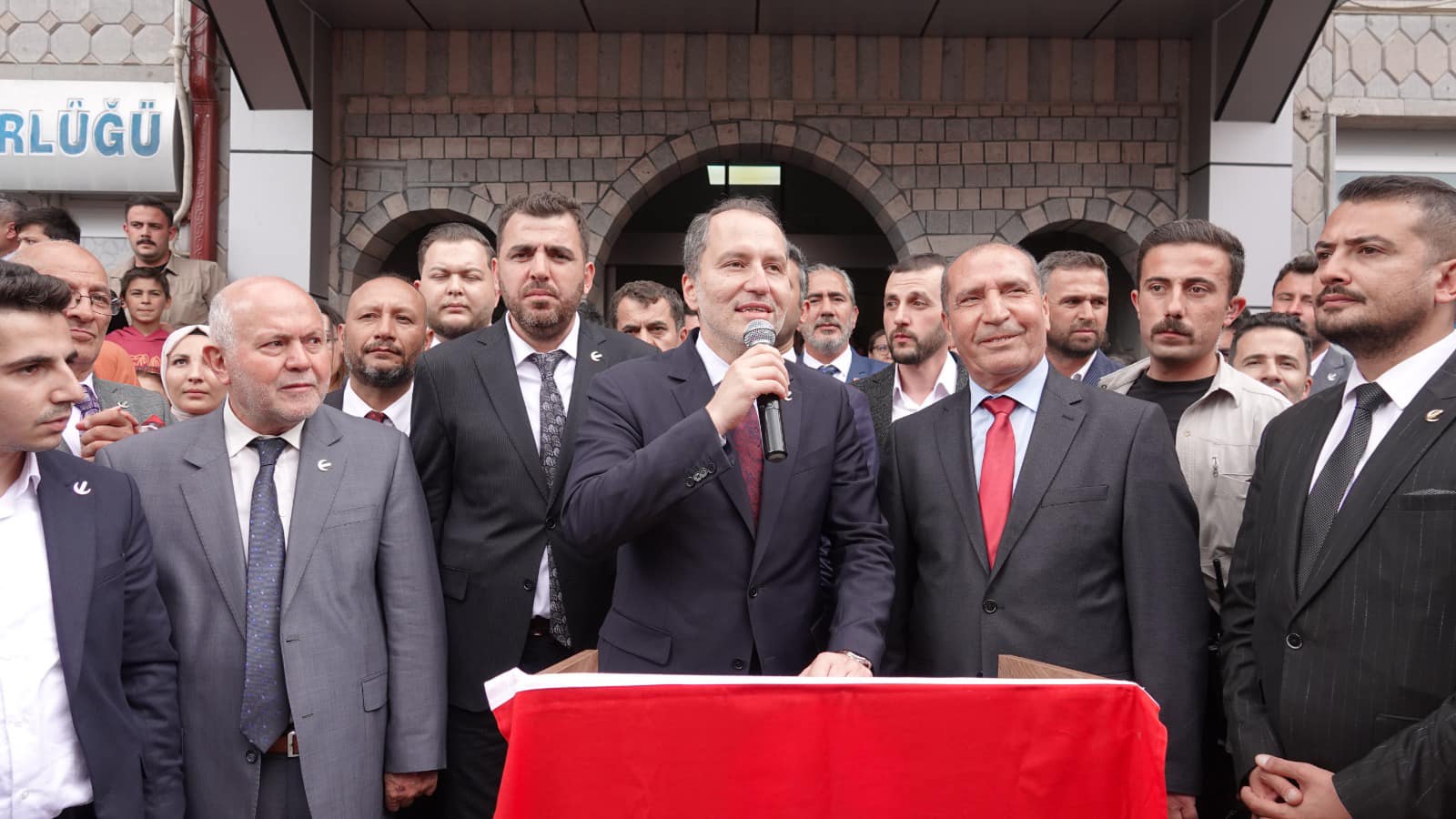 ERBAKAN: GÜVENİNİZE  LAYIK OLACAĞIZ