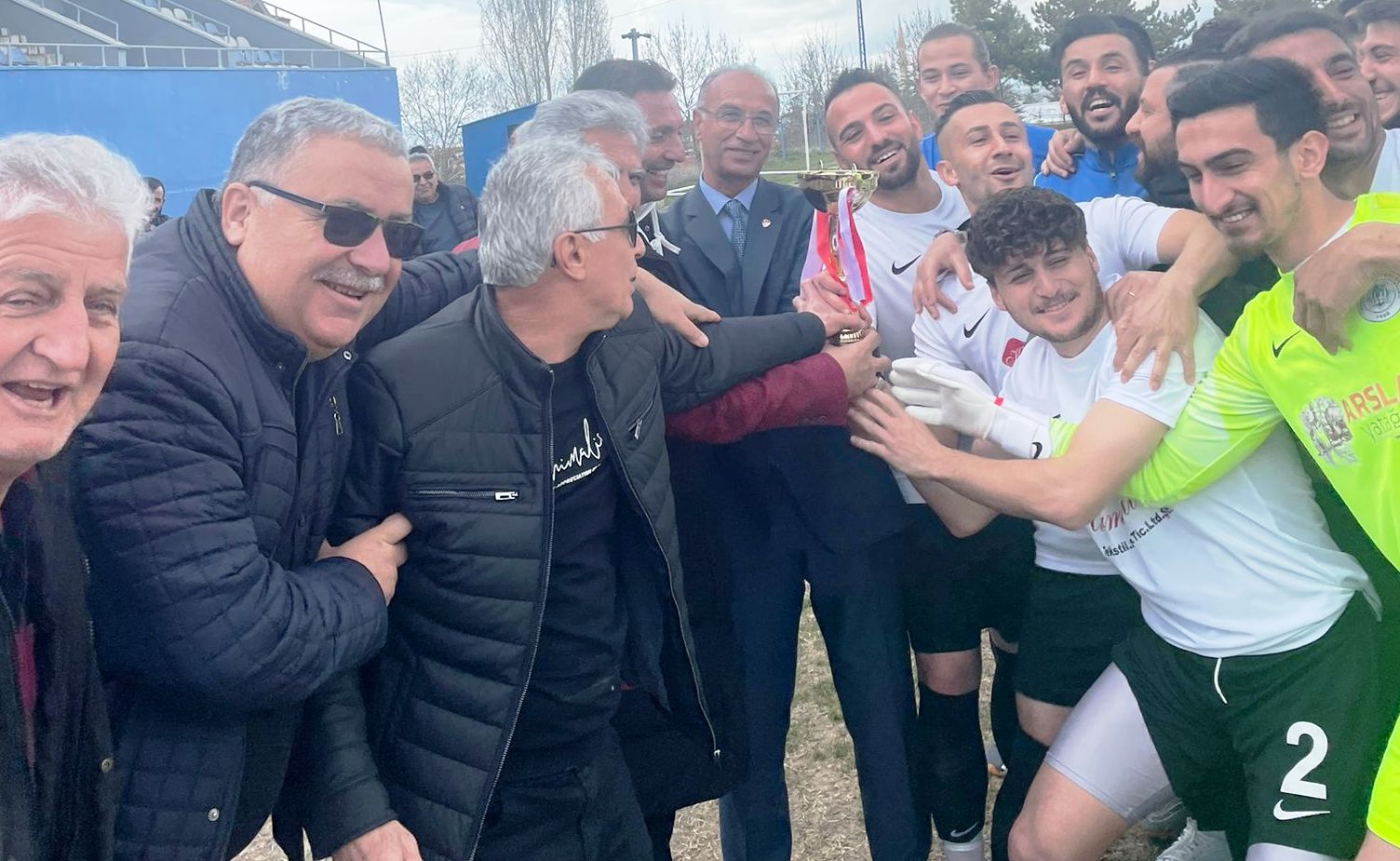  BEYŞEHİR BELEDİYESPOR ŞAMPİYONLUK KUPASINI ALDI