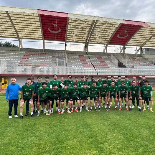 Çumra Spor Sahaya  İndi!