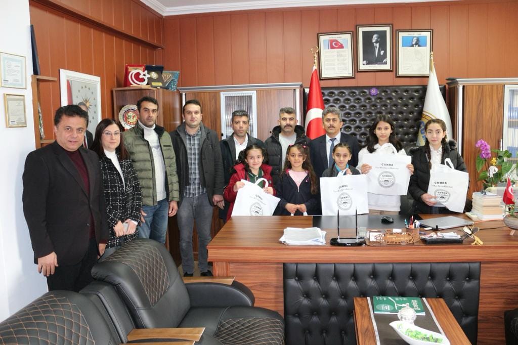 DERECEYE GİREN ÖĞRENCİLER ÖDÜLLENDİRİLDİ