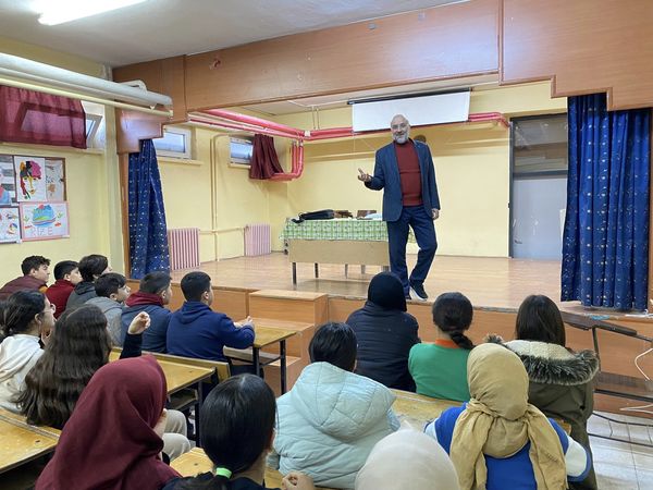 Çetin Öğrencilerle Buluştu