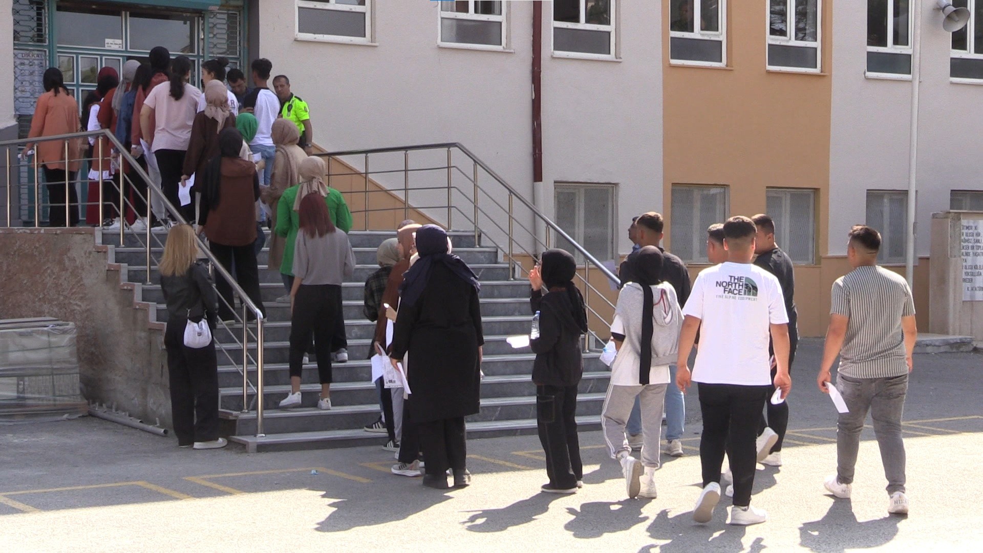ÇUMRA BELEDİYESİNDEN ÜNİVERSİTE ÖĞRENCİLERİNE EĞİTİM DESTEĞİ