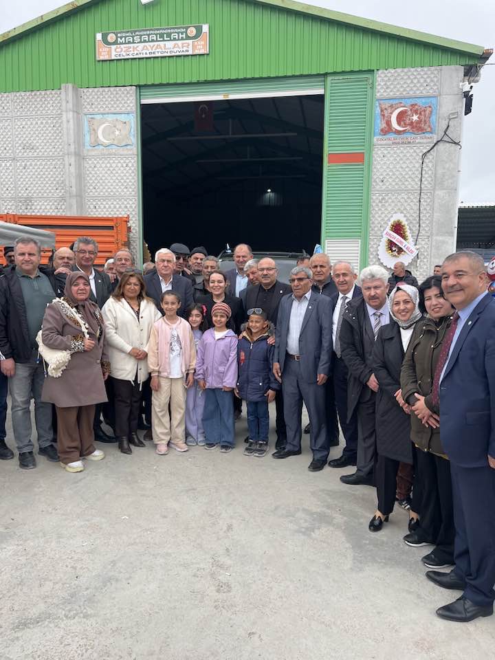 AYYÜCE TÜRKEŞ DÜĞÜNE KATILDI