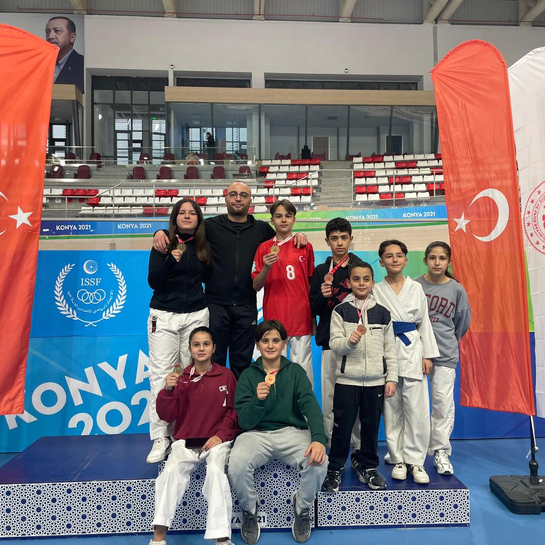 ANTRENÖR GÖZÜAÇIK ÇİFTİ KONYA’DA SES GETİRDİ 
