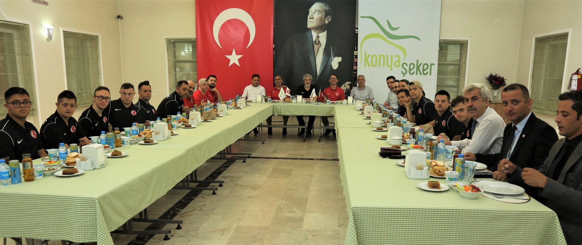 KONYA ŞEKER DOWN SENDROMLU MİLLİLERİ AĞIRLADI