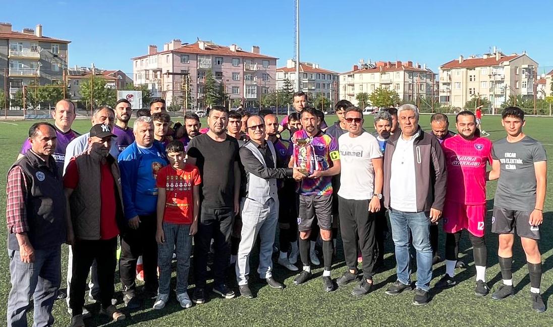ÇUMRA GÜNEŞSPOR ŞAMPİYONLUK KUPASINI ALDI