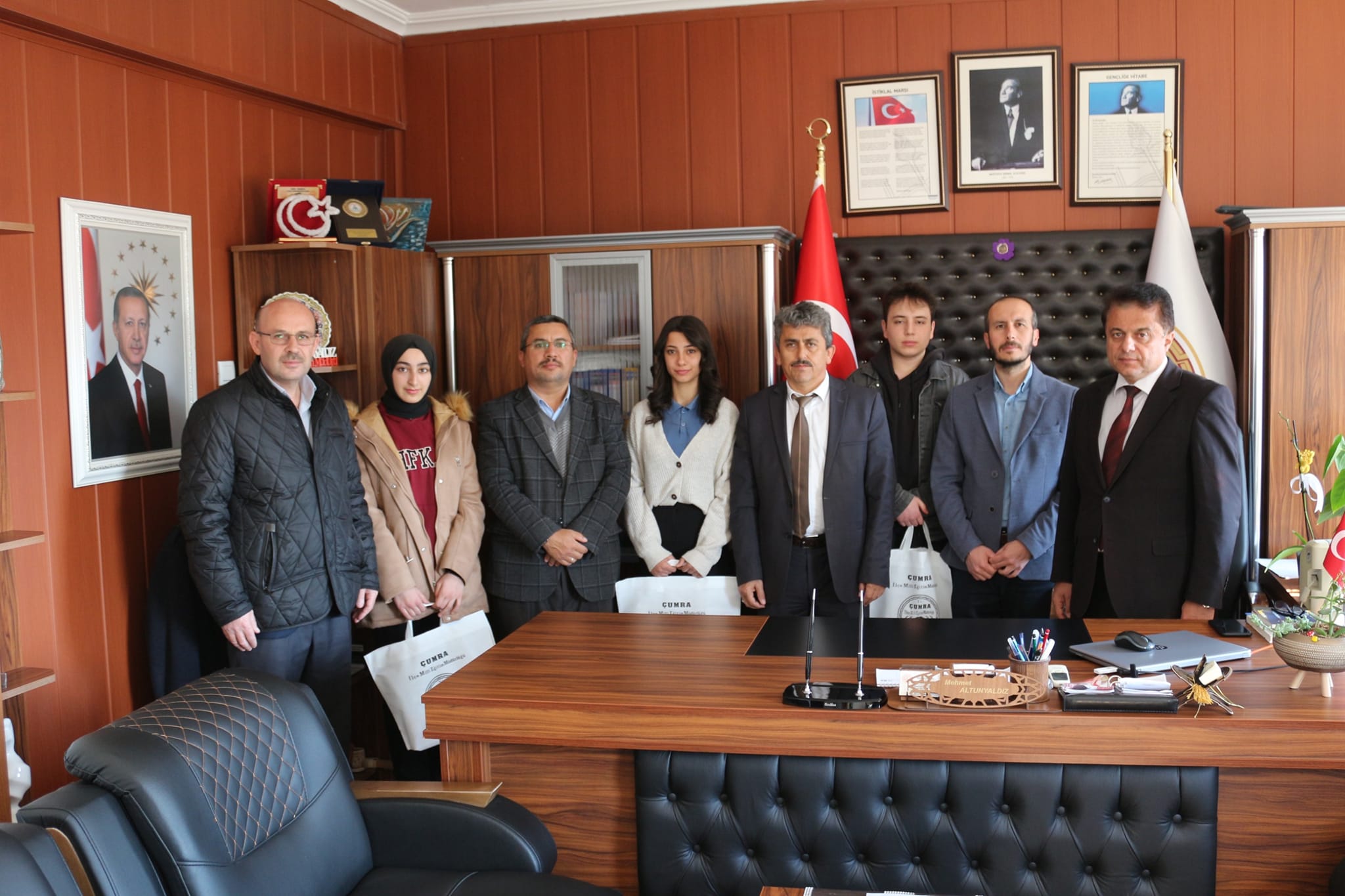 PROJE YARIŞMASINDA DERECEYE GİREN ÖĞRENCİLER ÖDÜLLENDİRİLDİ