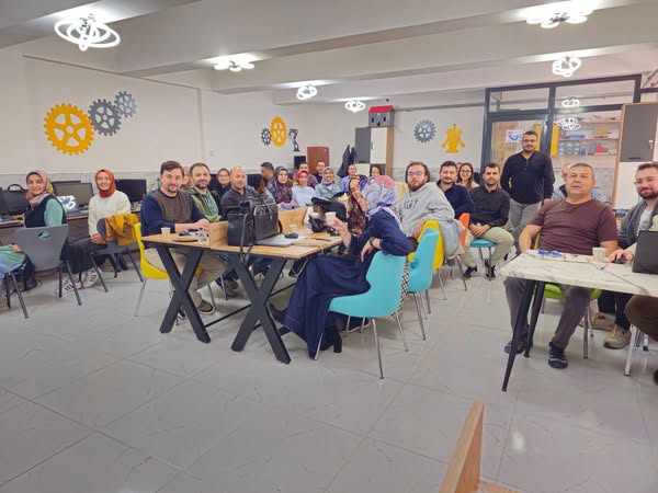 ÖĞRETMENLERE AVRUPA BİRLİĞİ ERASMUS+ PROJELERİ EĞİTİMİ VERİLDİ