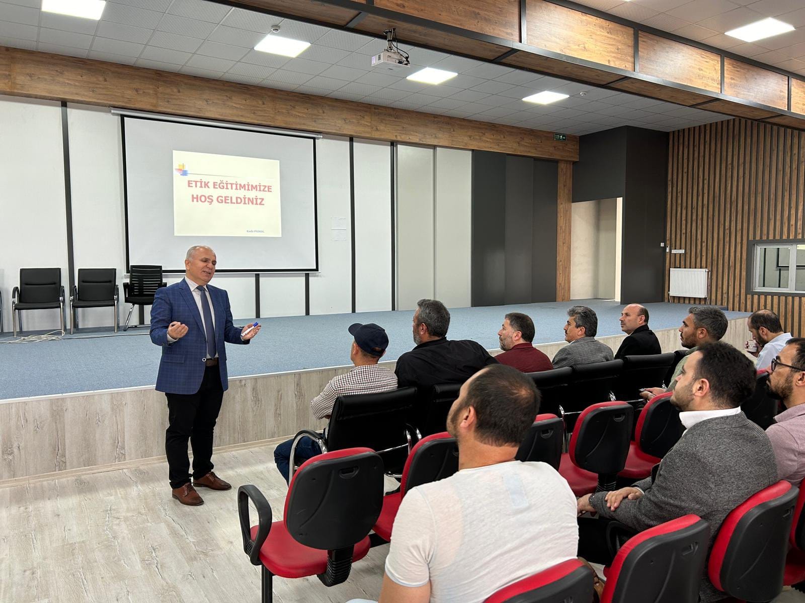 MEM’DEN İDARECİLERE SEMİNER