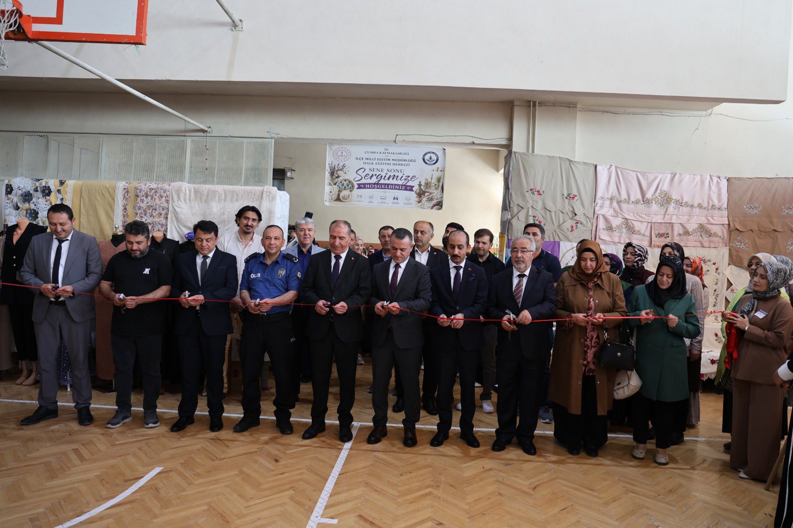 Çumra Halk Eğitimi Merkezi Yıl Sonu Sergisi Yoğun Katılımla Açıldı
