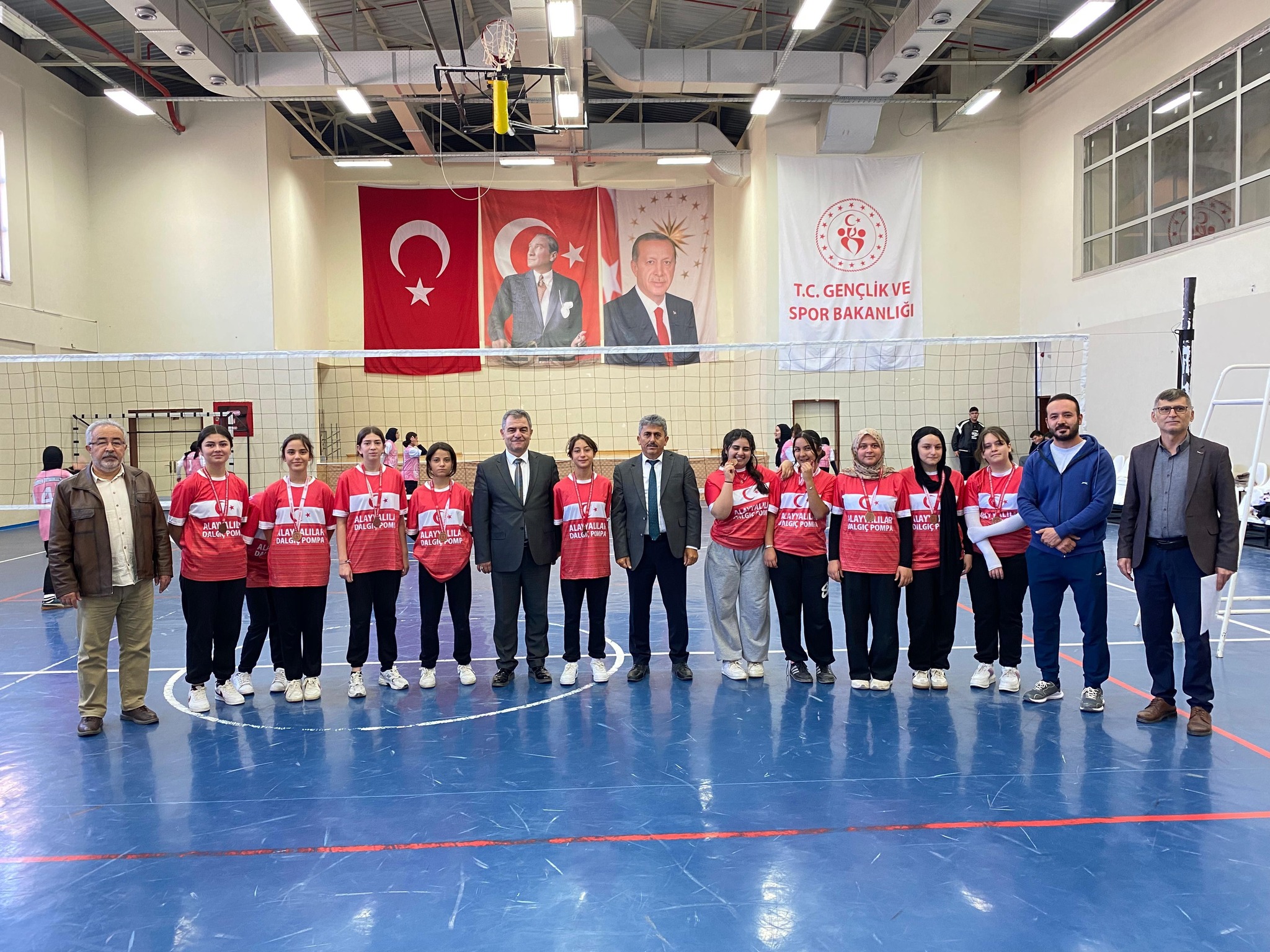 VOLEYBOL YILDIZLARDA  İHSAN ÇETİNKAYA BİRİNCİ OLDU