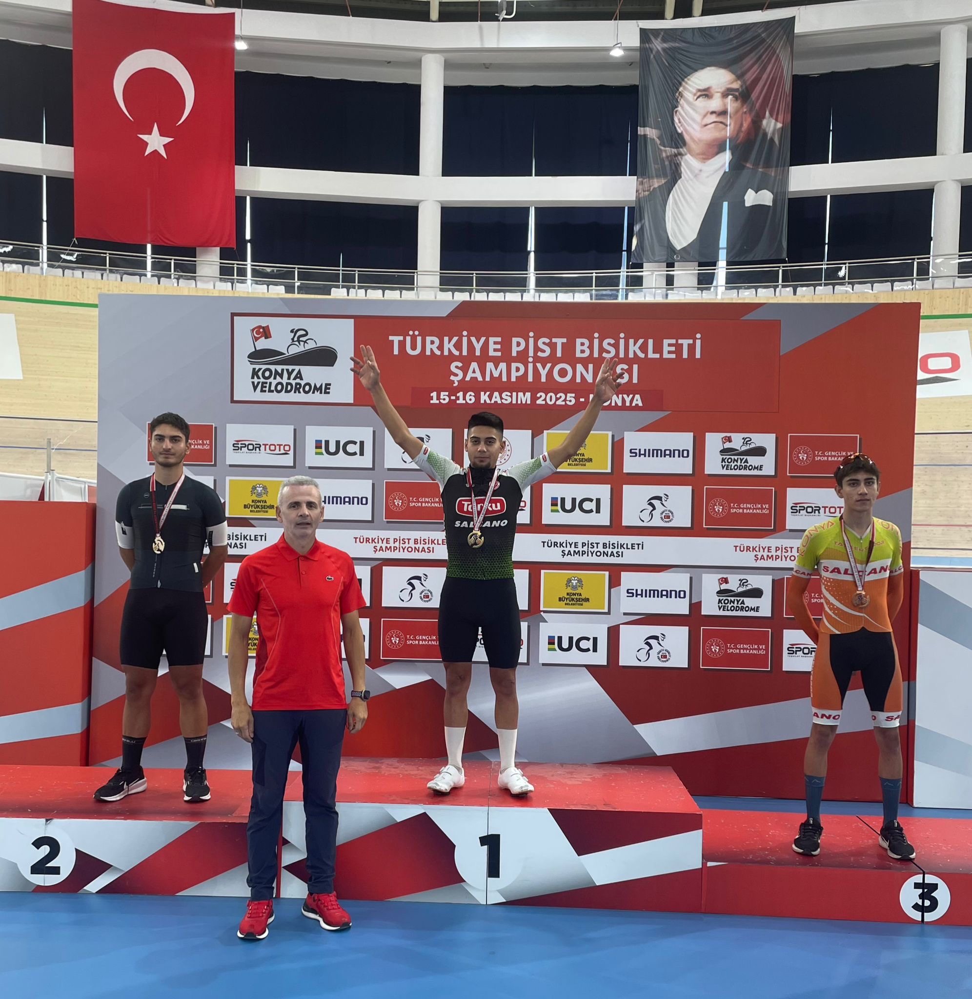 KONYA VELEDROMU’NDA TORKU RÜZGÂRI ESTİ, MADALYALAR PEŞ PEŞE GELDİ!