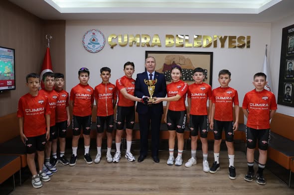 BAŞKAN AYDIN ŞAMPİYONLARI AĞIRLADI