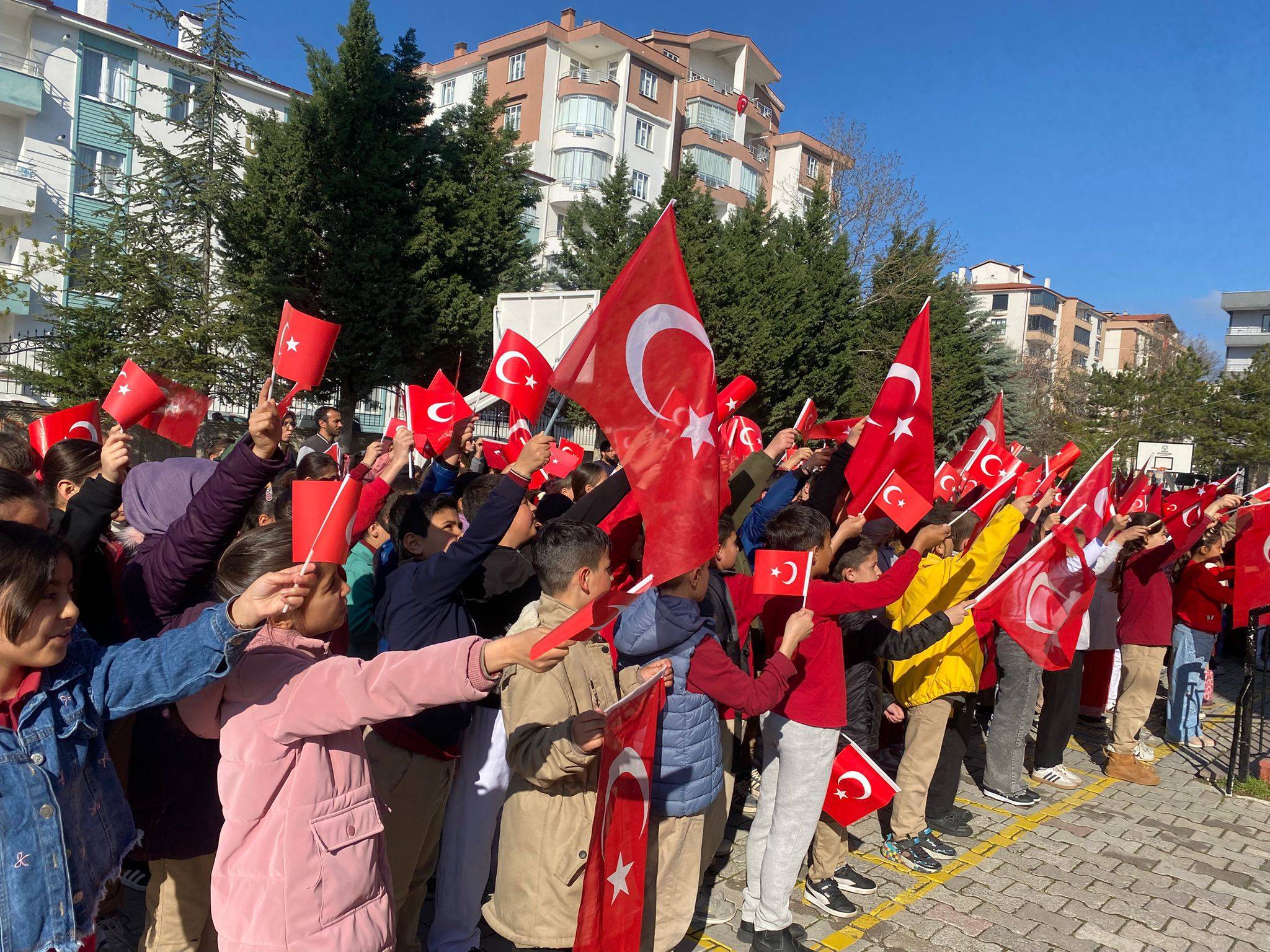 “ŞANLI BAYRAĞIMIZIN GÖLGESİNDE BİRLİKTEYİZ” 