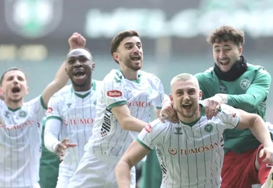 SON DAKİKA GOLÜYLE SEVİNİYORUZ